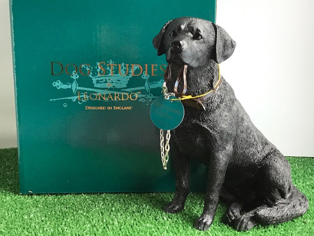 Black Labrador 18cm ornament figurine quality lifelike Leonardo range Gift boxed