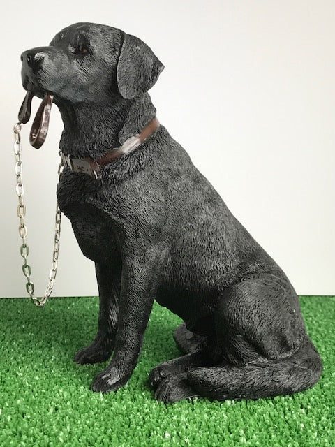 Black Labrador 18cm ornament figurine quality lifelike Leonardo range Gift boxed